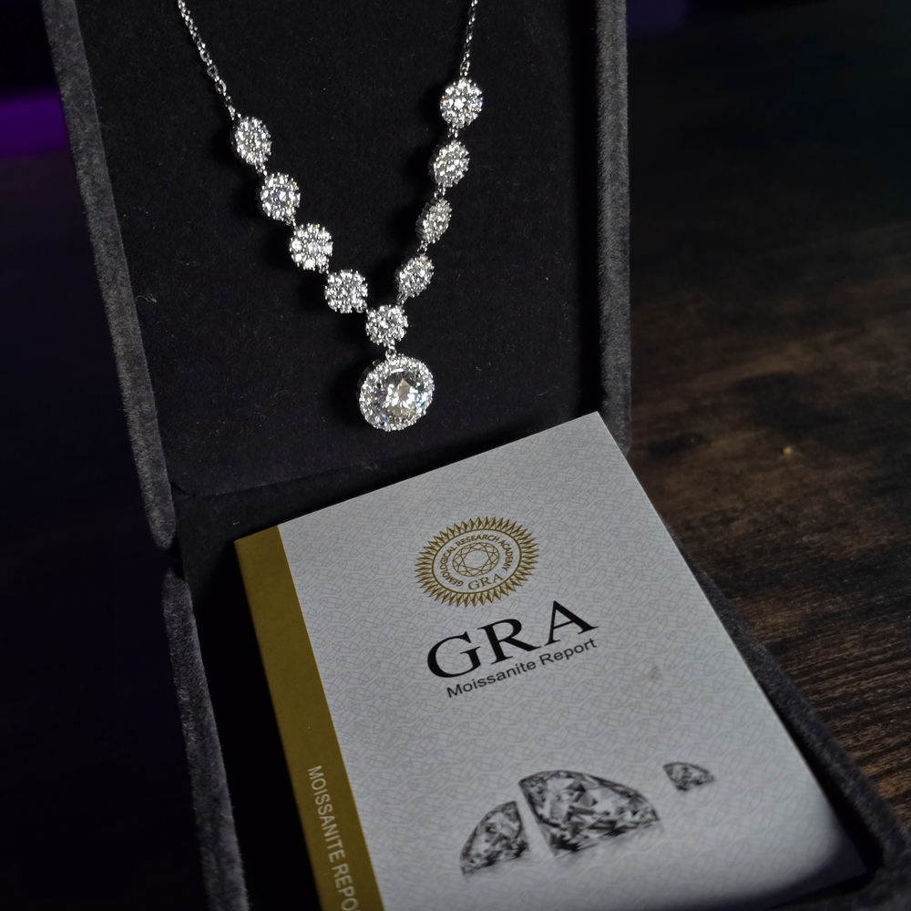 Elegant Silver Necklace with Crystal Accents